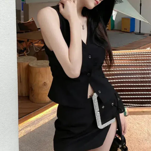 Zeno – Kryształowa klamra – Minispódniczka z rozcięciem